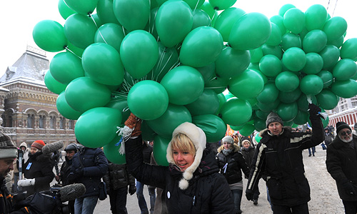 От Якиманки до Болотной: шествие и митинг гражданских активистов, оппозиции и просто горожан, требующих перевыборов и демократизации.