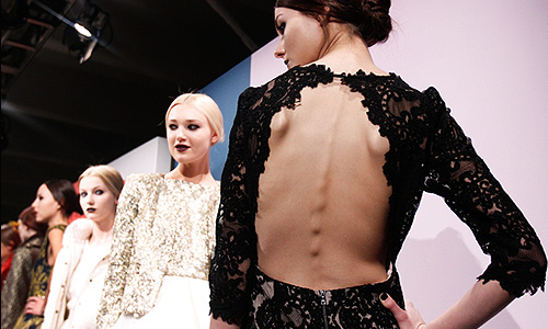 Показ осенне-зимней коллекции 2012 Alice + Olivia на Неделе моды в Нью-Йорке.