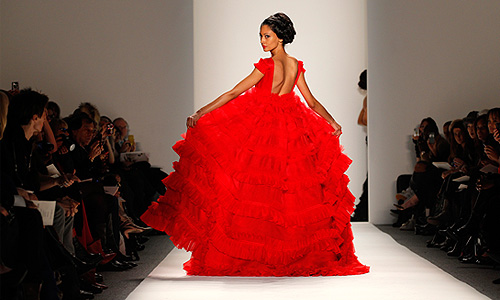 Показ осенне-зимней коллекции 2012 Zang Toi на Неделе моды в Нью-Йорке.