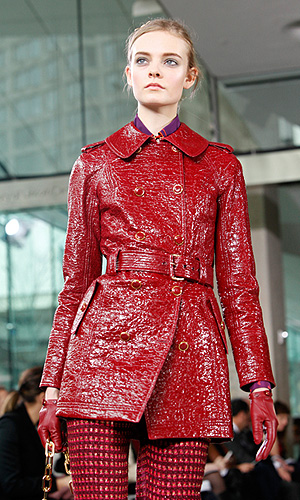 Показ осенне-зимней коллекции 2012 Tory Burch на Неделе моды в Нью-Йорке.