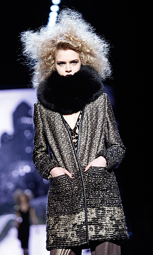 Показ осенне-зимней коллекции 2012 Badgley Mischka на Неделе моды в Нью-Йорке.
