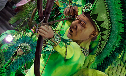 Улицы Рио на время карнавала  превратились в Самбадром.