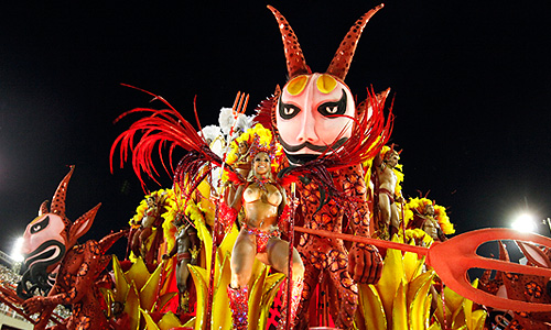 Улицы Рио на время карнавала  превратились в Самбадром.