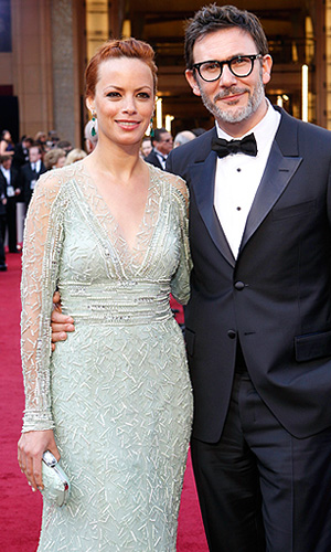 Атриса Беренис Бежо и режиссер Мишель Хазанавичус, представляющие фильм "Артист".