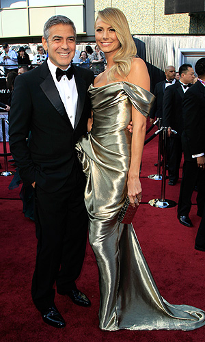 Джордж Клуни с подругой.
