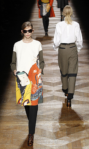 Показ осенне-зимней коллекции 2012-2013 Dries Van Noten  на Неделе моды в Париже.