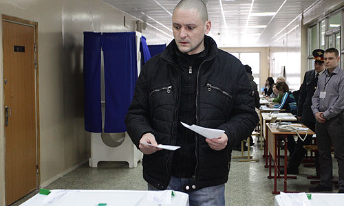 Лидер "Левого фронта" Сергей Удальцов голосует в Москве