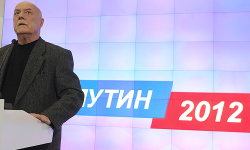 Руководитель предвыборного штаба кандидата в президенты В.Путина режиссер Станислав Говорухин во время пресс-конференции в предвыборном штабе.