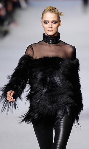 Показ осенне-зимней коллекции 2012-2013 рэппера Kanye West на Неделе моды в Париже.