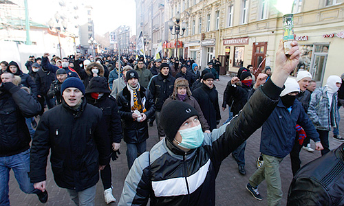Участники митинга "За честные выборы" на улице Новый Арбат.