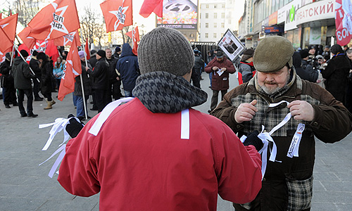 Участники митинга "За честные выборы" на улице Новый Арбат.