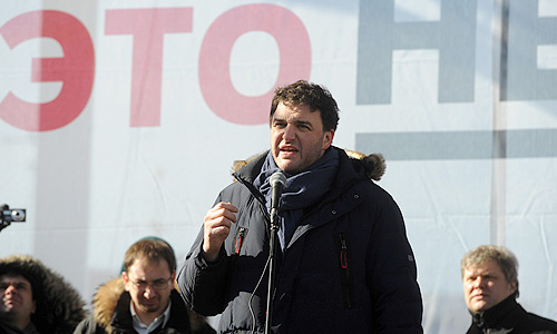 Актер Максим Виторган во время выступления на митинге "За честные выборы" на улице Новый Арбат.