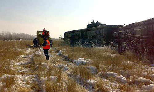 Специальная комиссия ОАО "РЖД" установила причину происшествия на Дальневосточной железной дороге, в результате которого в воскресенье утром произошел сход вагонов с углем и локомотива. "Сход грузовых вагонов произошел из-за излома боковой рамы тележки, изготовленной в 2010 году ПАО "Кременчугский сталелитейный завод" (Украина)", - говорится в сообщении пресс-службы ОАО "РЖД", поступившем в агентство "Интерфакс-Дальний Восток".