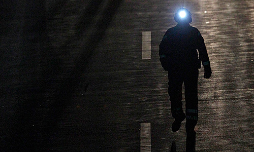 Как минимум 28 человек, в том числе 22 ребенка, погибли в результате крушения автобуса в Швейцарии. ДТП произошло в кантоне Вале вблизи границы с Италией, сообщает BBC.