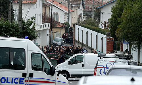 Четыре человека, в том числе трое детей, были убиты в результате стрельбы, открытой неизвестным возле еврейской школы в городе Тулуза на юге Франции. Как сообщает BBC, инцидент произошел рано утром в понедельник.