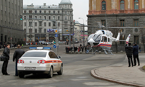 Два года назад в утренний час пик на станциях метрополитена "Лубянка" и "Парк культуры" с интервалом 40 минут произошло два взрыва. Мощность самодельных взрывных устройств в тротиловом эквиваленте составила до 4 кг тротила на станции "Лубянка" и до 2 кг - на станции "Парк культуры".