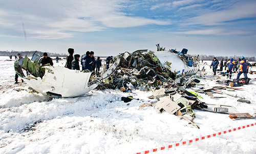 Предварительными версиями крупнейшей с начала года в России авиакатастрофы - крушения лайнера ATR-72 авиакомпании UTair под Тюменью, унесшего жизни как минимум 32 человек - считается техническая неисправность или ошибка пилотирования.