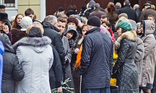 К настоящему моменты установлены личности 27 жертв крушения самолета, неопознанными остаются четверо погибших.
