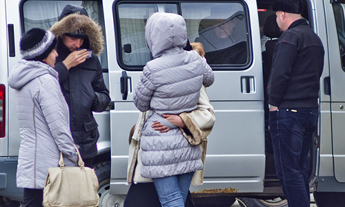 В больницах Тюмени находятся 11 пострадавших. Состояние пятерых из них оценивается как крайне тяжелое, делать прогнозы врачи не берутся, хотя и говорят о том, что отрицательной динамики в состоянии пациентов нет.
