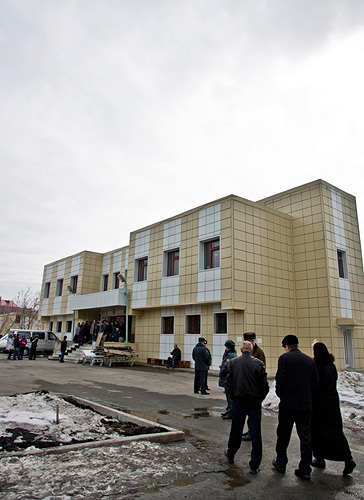 На борту находились 43 человека - 39 пассажиров и четверо членов экипажа. Погиб 31 человек, в том числе весь экипаж.