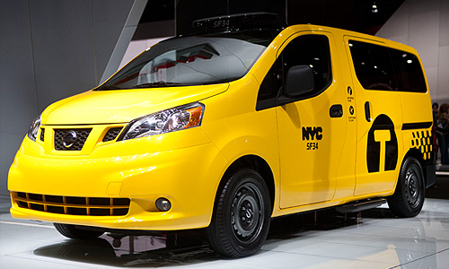 Минивэн Nissan NV200.