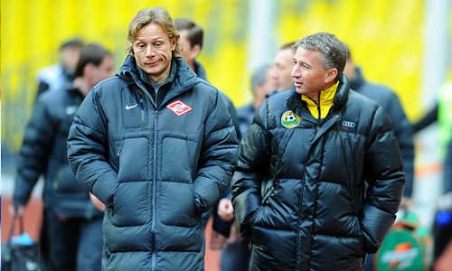 Главный тренер ФК "Спартак" Валерий Карпин и главный тренер ФК "Кубань" Дан Петреску (слева направо) на матче чемпионата России по футболу: "Спартак" (Москва) - "Кубань" (Краснодар).