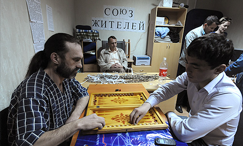 Сторонники бывшего кандидата в мэры Астрахани О.Шеина, продолжающие многодневную голодовку в знак протеста против фальсификации результатов выборов мэра Астрахани, в приемной партии "Справедливая Россия".