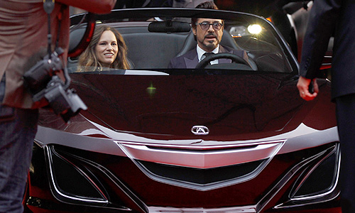 Роберт Дауни мл. с женой Сьюзен на премьере фильма "Мстители" в Голливуде.