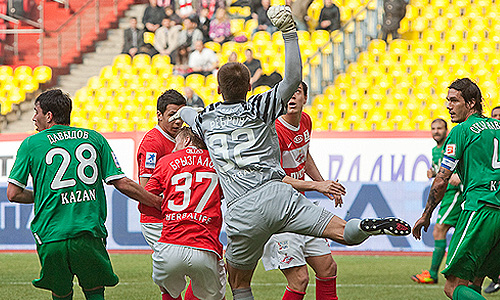 Московский "Спартак" со счетом 2:0 переиграл "Рубин" в матче 39-го тура чемпионата России по футболу, который прошел на стадионе "Лужники" в Москве в воскресенье.