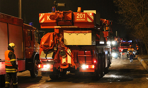 Как сообщили "Интерфаксу" в пресс-службе ГУ МЧС России по Москве, в 01:45 вторника поступило сообщение об обрушении строящегося пяти-шестиэтажного здания по адресу Проектируемый проезд, 4062. "Проводятся аварийно спасательные работы", - добавил представитель ведомства. Площадь обрушения, по оценкам МЧС, составляет около 500 кв. метров.