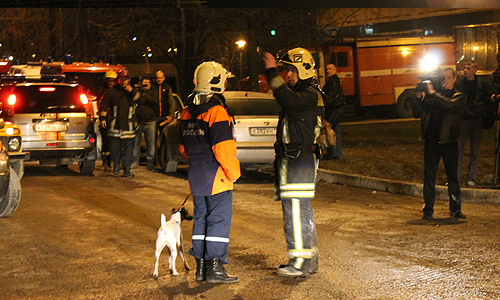 Как сообщили "Интерфаксу" в пресс-службе ГУ МЧС России по Москве, в 01:45 вторника поступило сообщение об обрушении строящегося пяти-шестиэтажного здания по адресу Проектируемый проезд, 4062. "Проводятся аварийно спасательные работы", - добавил представитель ведомства. Площадь обрушения, по оценкам МЧС, составляет около 500 кв. метров.