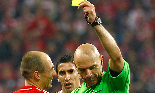 Желтая карточка для голландца.