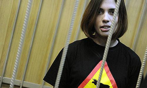 Участница феминистской панк-группы Pussy Riot Надежда Толоконникова, обвиняемая в хулиганстве в храме Христа Спасителя, перед началом заседания Таганского суда, где решался вопрос о продлении ареста участницам группы.