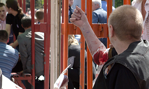 В результате прозвучавших в пятницу взрывов в центре Днепропетровске, по предварительным данным, пострадали 27 человек, сообщили агентству "Интерфакс-Украина" в пресс-службе МинЧС. При этом в ведомстве уточнили, что 25 из этих пострадавших были госпитализированы.