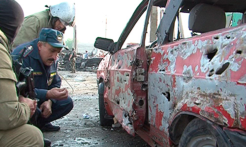 По последним данным, в результате теракта на посту полиции в Махачкале погибли и умерли от ран 13 человек, сообщил "Интерфаксу" источник в Минздраве Дагестана.