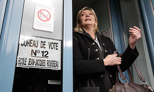 Лидер крайне правого "Национального фронта" Марин Ле Пен проголосовал в 12:30 (14:30 мск) на избирательном участке в населенном пункте Энэн-Бомон (департамент Па-де-Кале), сообщили французские СМИ в воскресенье.