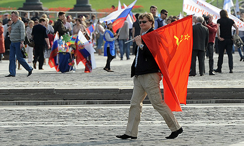 Участники митинга, посвященного годовщине создания Общероссийского народного фронта на Поклонной горе.