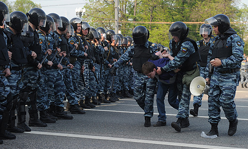 Во время задержания участников акции "Марш миллионов" на Болотной площади.