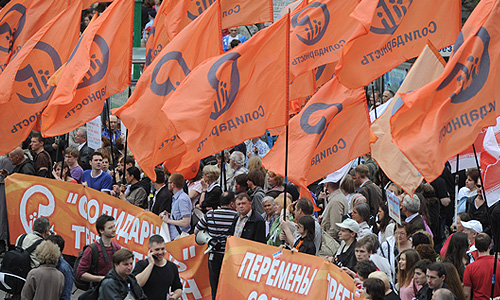 Участники акции "Марш миллионов" во время шествия по улице Большая Якиманка.