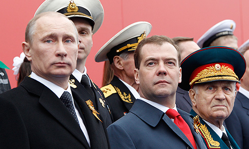 Президент РФ Владимир Путин и председатель правительства России Дмитрий Медведев во время военного Парада Победы на Красной площади.