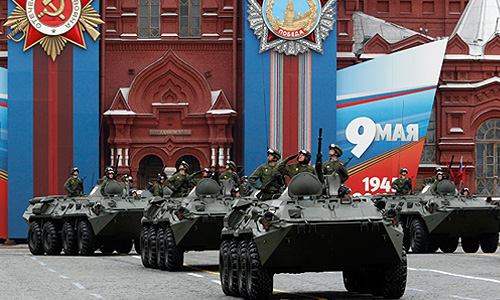 Военный парад в честь шестьдесят седьмой годовщины Победы в Великой Отечественной войне прошел на Красной площади в Москве.