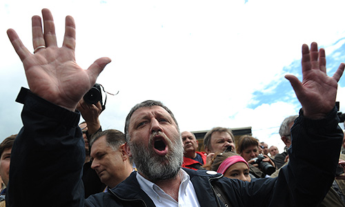 Главный редактор издательства "Вокруг Света" Сергей Пархоменко во время акции писателей и музыкантов "Контрольная прогулка" на Пушкинской площади.