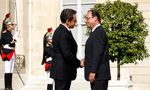 Полномочия главы французского государства официально принял на себя избранный президент Франции Франсуа Олланд. Церемония, в которой приняли участие 400 гостей, прошла в Елисейском дворце, сообщает канцелярия президента.