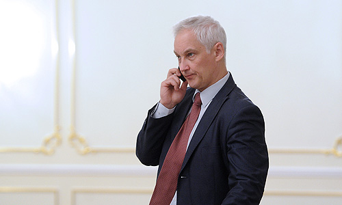 Замглавы аппарата правительства Андрей Белоусов назначен министром экономического развития РФ, заявил президент России Владимир Путин на встрече с новым составом правительства. Ранее пост главы Минэкономразвития занимала Эльвира Набиуллина.