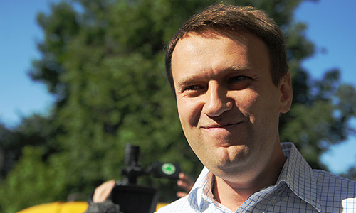 Блогер Алексей Навальный после освобождения из спецприемника, где он отбывал 15-суточный административный арест за неповиновение сотрудникам полиции.