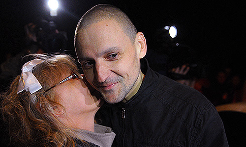 Лидер "Левого фронта" Сергей Удальцов после освобождения из спецприемника, где он отбывал 15-суточный административный арест за неповиновение сотрудникам полиции.