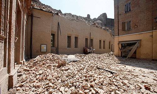 Сильно пострадала область Эмилия-Романья, где было зафиксировано сильнейшее землетрясение за 500 лет. К такому выводу пришли специалисты Национального совета по научным исследованиям, проанализировавшие данные обо всех землетрясениях, произошедших в данной области за последние пять столетий.