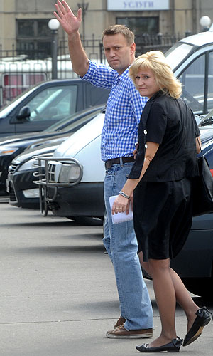 Ксения Собчак, Алексей Навальный и Илья Яшин утром 12 июня  явились в Следственный комитет России на допрос в рамках дела о беспорядках на Болотной площади 6 мая