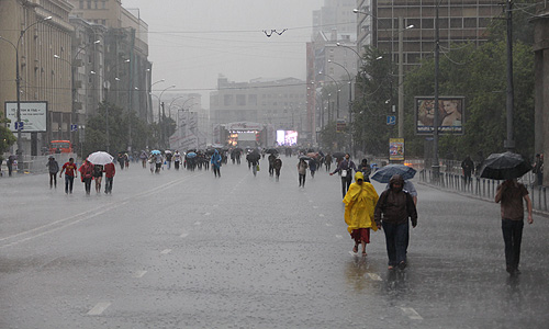 Митинг оппозиции на проспекте Академика Сахарова закончился без происшествий, сообщили "Интерфаксу" в пресс-службе ГУ МВД России по Москве. "В 16:15 митинг на проспекте Академика Сахарова завершился без происшествий, задержанных нет", - сказал представитель московской полиции. В мероприятии участвовало около 15 тысяч человек.