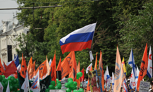 Участники акции оппозиции "Марш миллионов" во время шествия от Пушкинской площади до проспекта Сахарова.